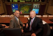 Charles Bolden šef NASA (lijevo) i Anatoly Perminov šef RSA (desno)